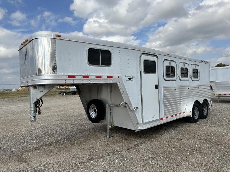Pre-Owned 2000 Featherlite 3H GN with Dressing Room Horse Trailer