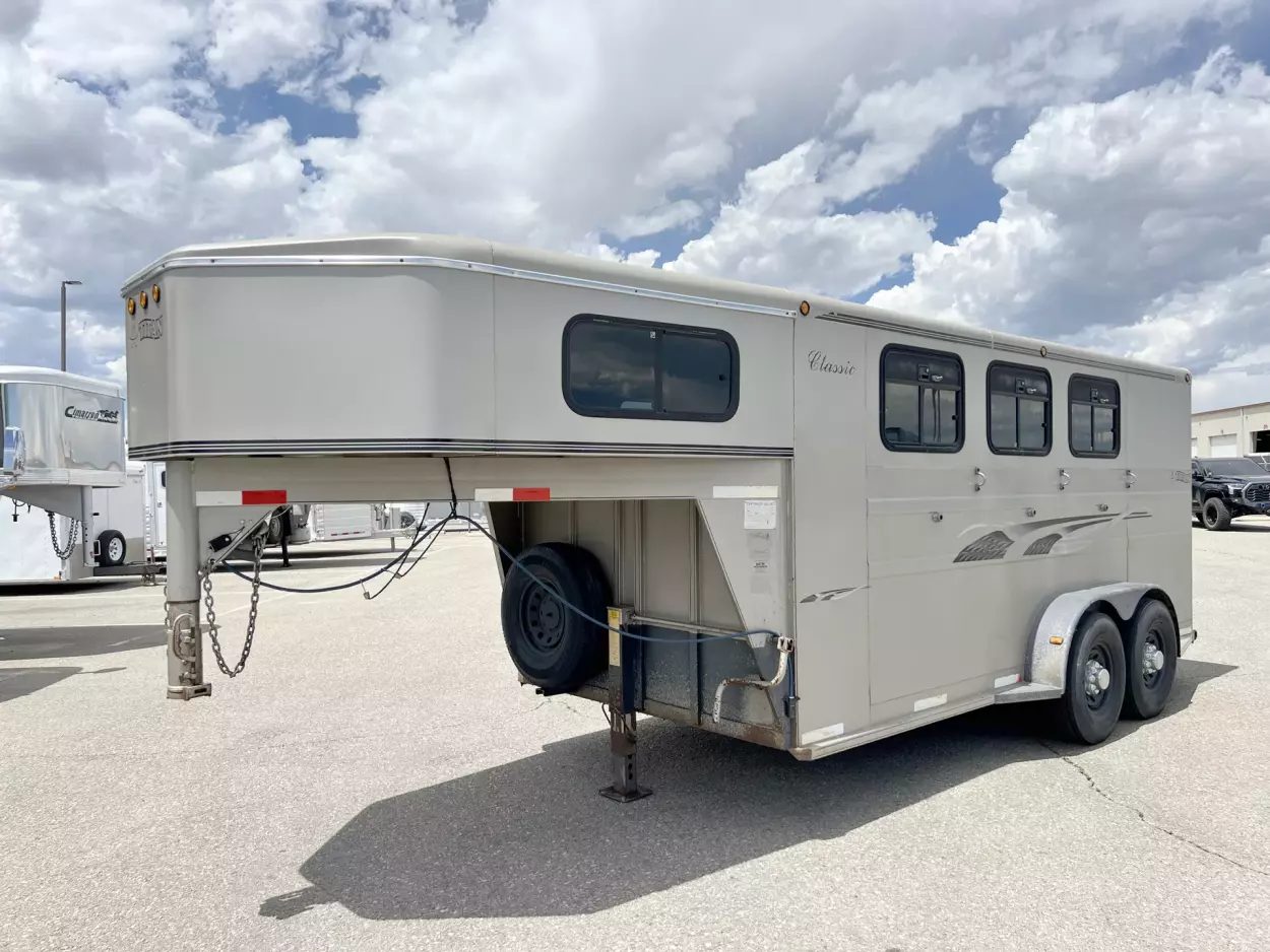 Pre-Owned 2001 Titan 3 Horse Gooseneck
