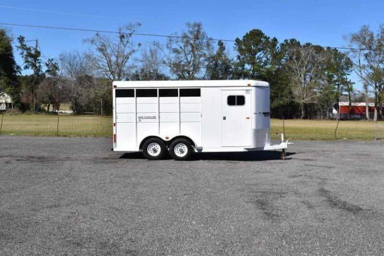 Pre-Owned 2002 Logan Coach 3HBP 3 Horse Trailer
