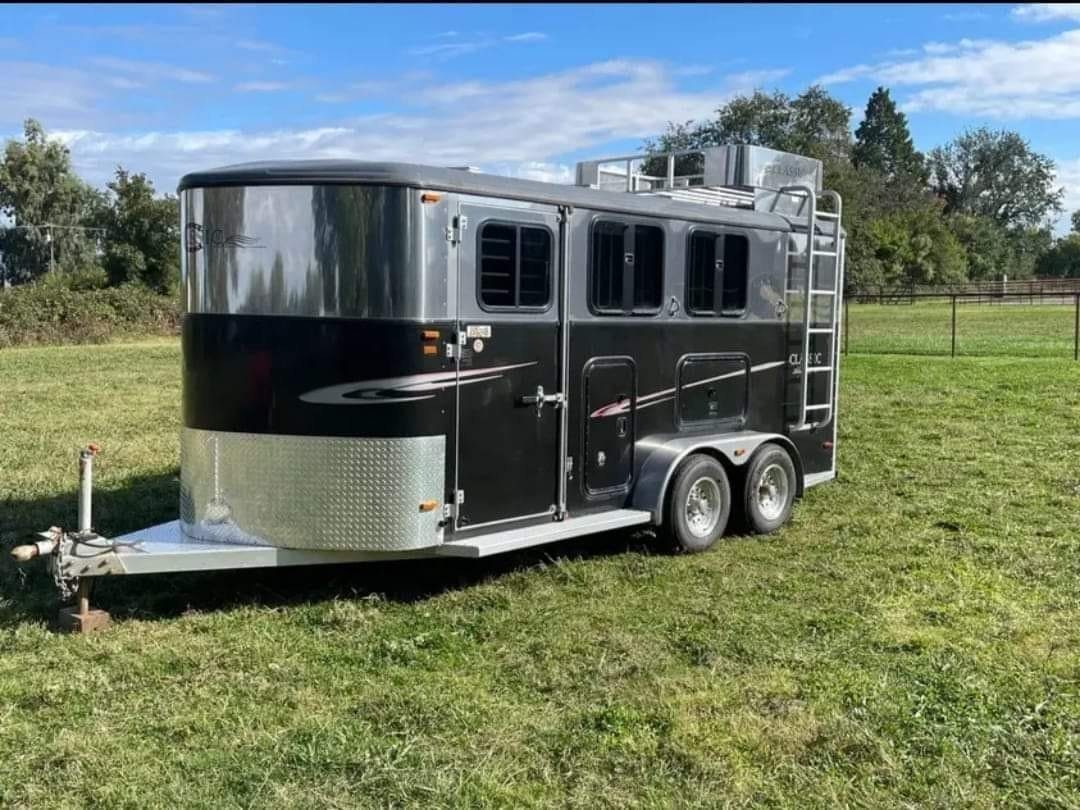 Pre-Owned 2005 classic aluminum 3 Horse monarch 16 foot
