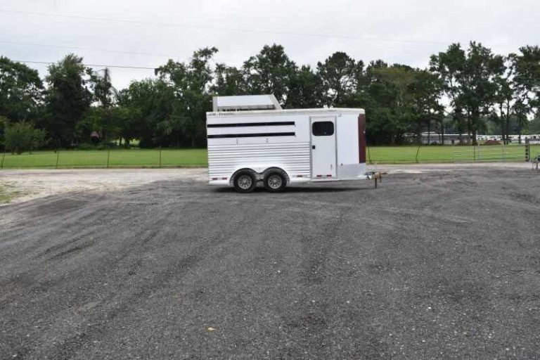 Pre-Owned 2012 CM 3HBP 3 Horse Trailer