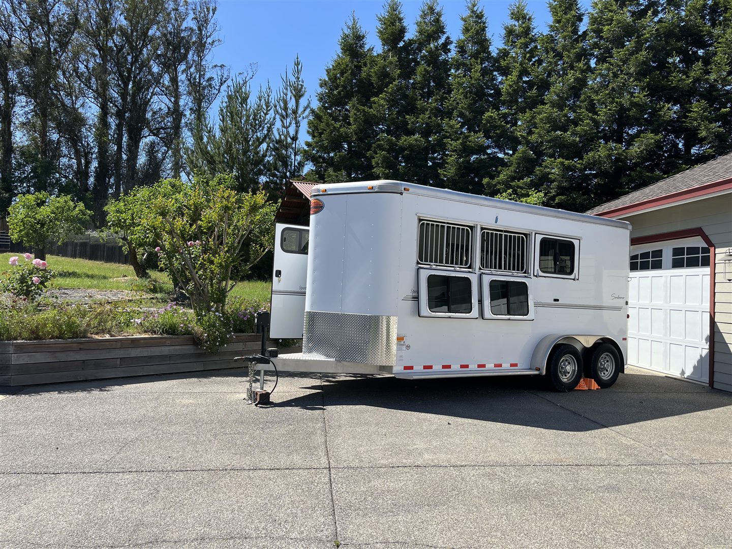 Pre-Owned 2013 Sundowner Trailers Sportman 3 Horse Triler