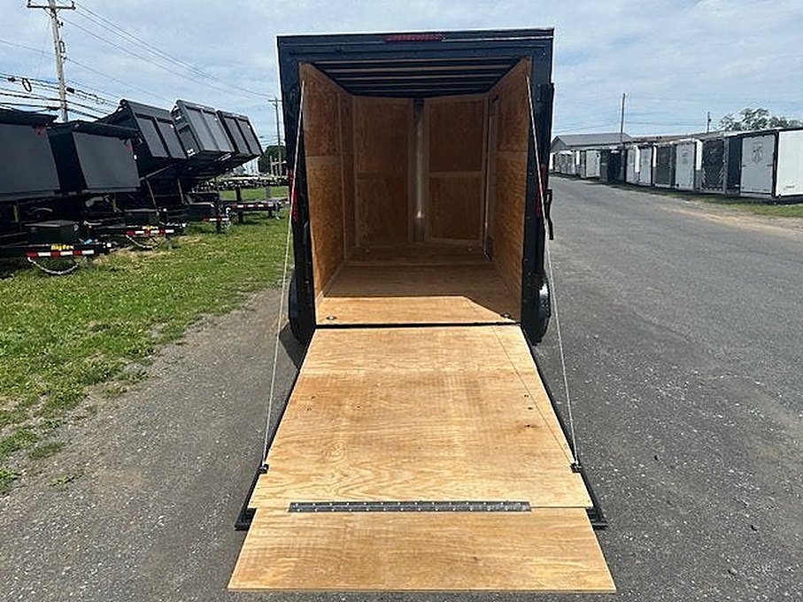 Homesteader 6 x 12 V-Nose Enclosed Cargo Trailer – Black Trim