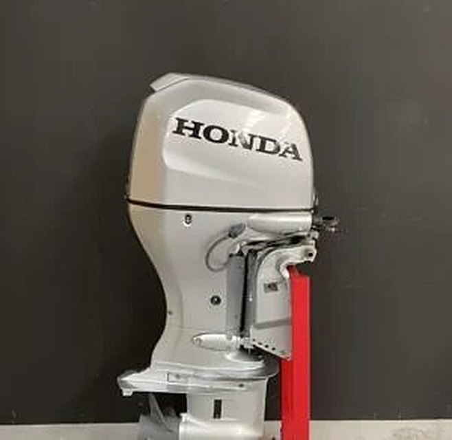 Pre-Owned Honda 100 HP EFI V-TEC Outboard Engine