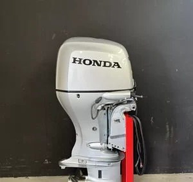 Pre-Owned Honda BF100A Outboard Engine