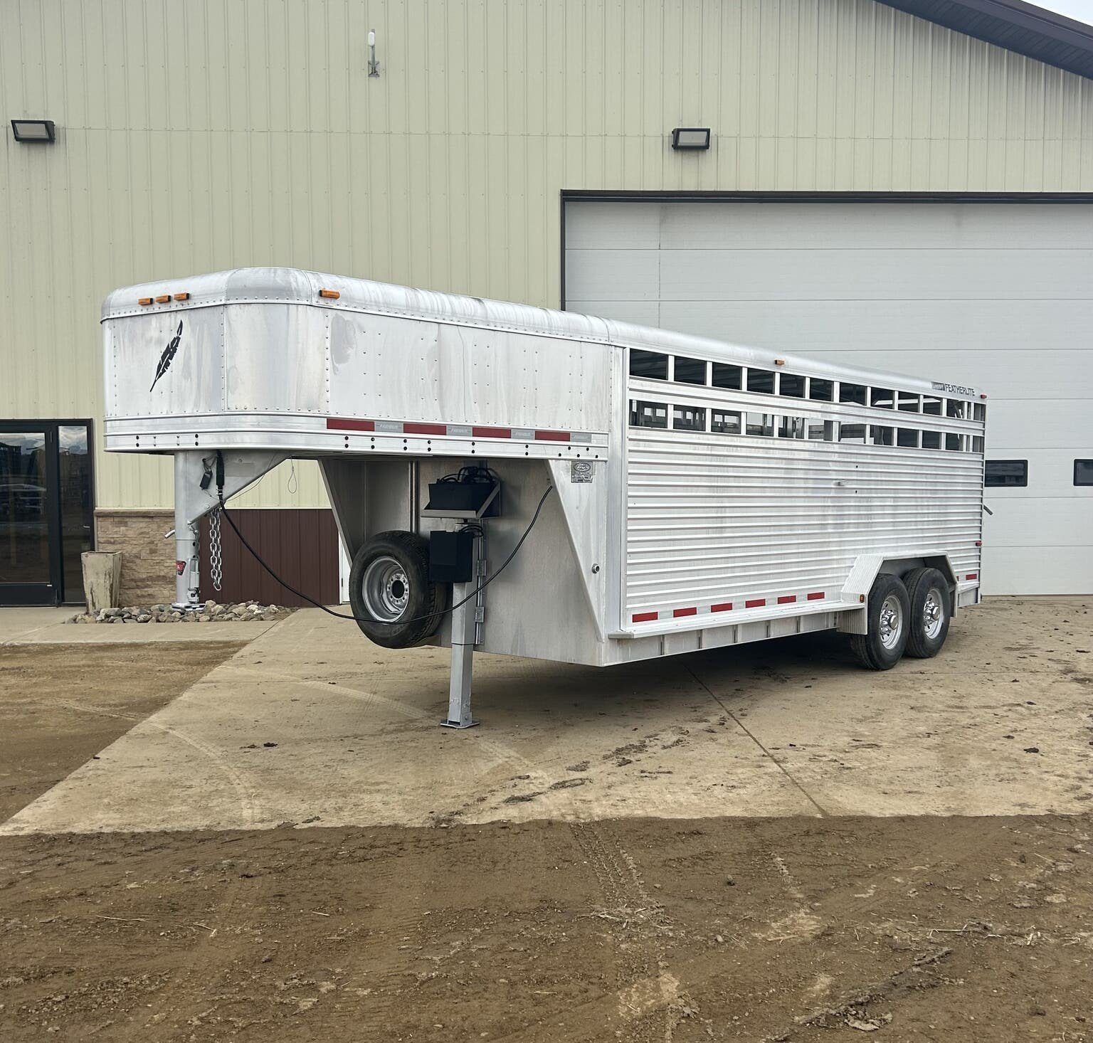 Pre-Owned 2007 Featherlite 20' Livestock Trailer - Two Compartments